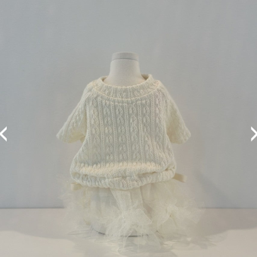 Avely (M)White Twist knit