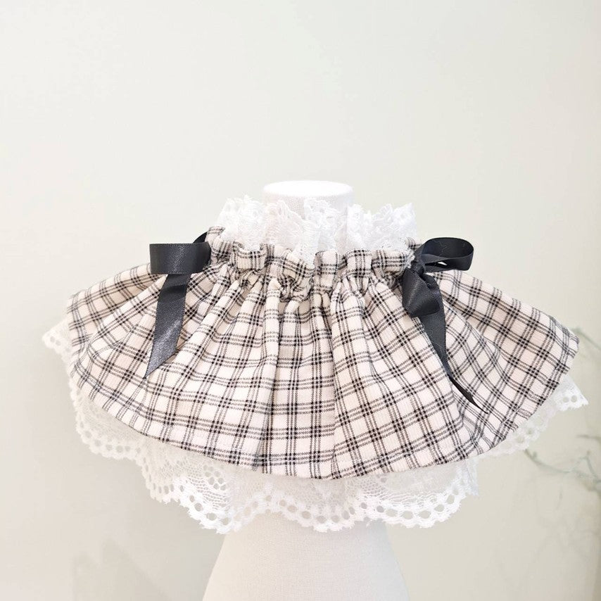 Black lace collar petite fee