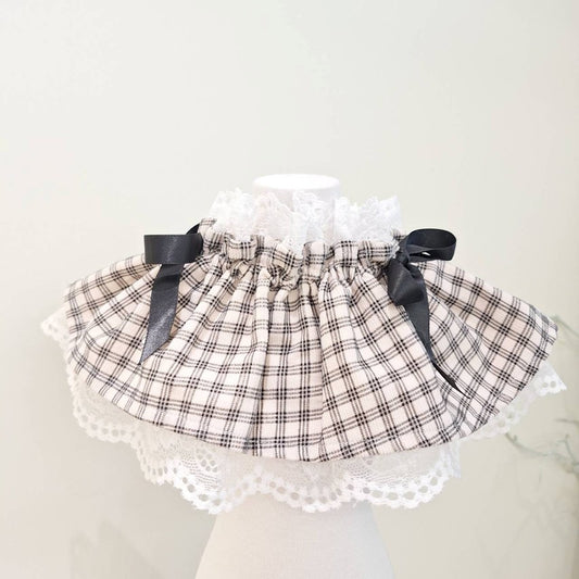 Black lace collar petite fee