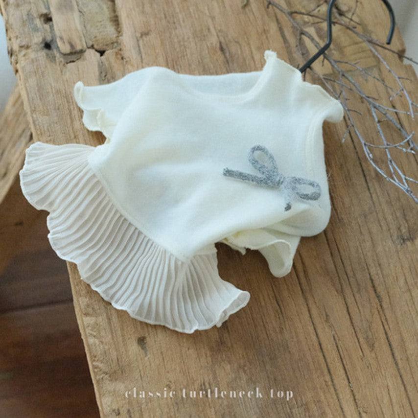 Classic turtleneck top cream