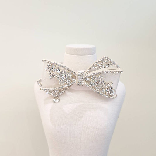 white diamond collar