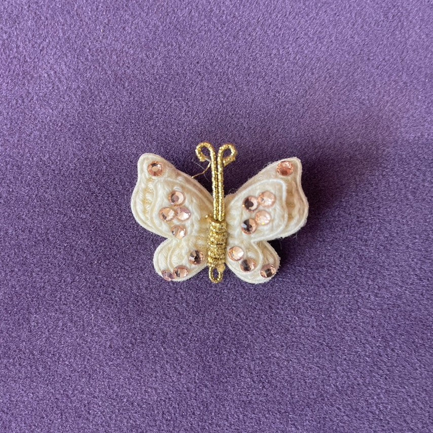 Freamy ivory butterfly clip