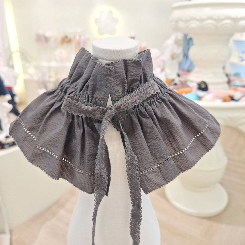 Grey arte collar