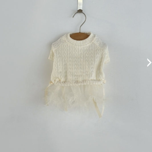 Avely (M)White Twist knit