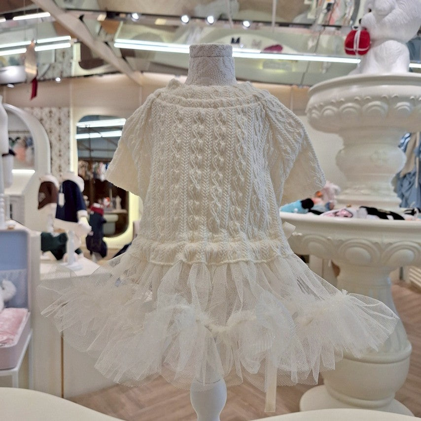 Avely (M)White Twist knit